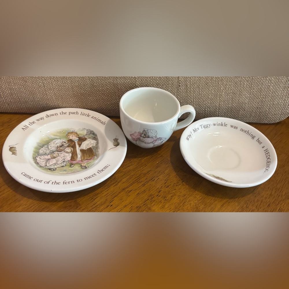RARE Wedgwood Beatrix Potter Mrs Tiggy-Winkle 3 Pc Mini Tea Set